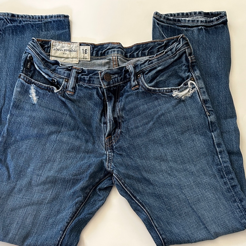 Gently Used Abercrombie Kids Blue Jeans
Size 16